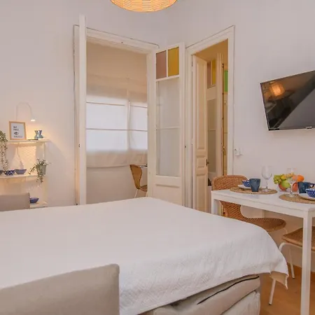 Apartment Playa A Pie Y A 15 Minutos De Ramblas Y Plaza Catalunya En Metro *